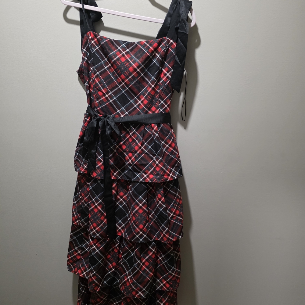 Francesca's Collections Black and Red Plaid Midi Dress